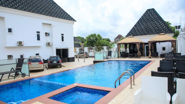 Poshlux Executive Hotel