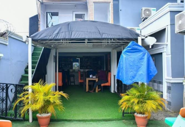 SHAMROCK MANOR THE RESIDENCE